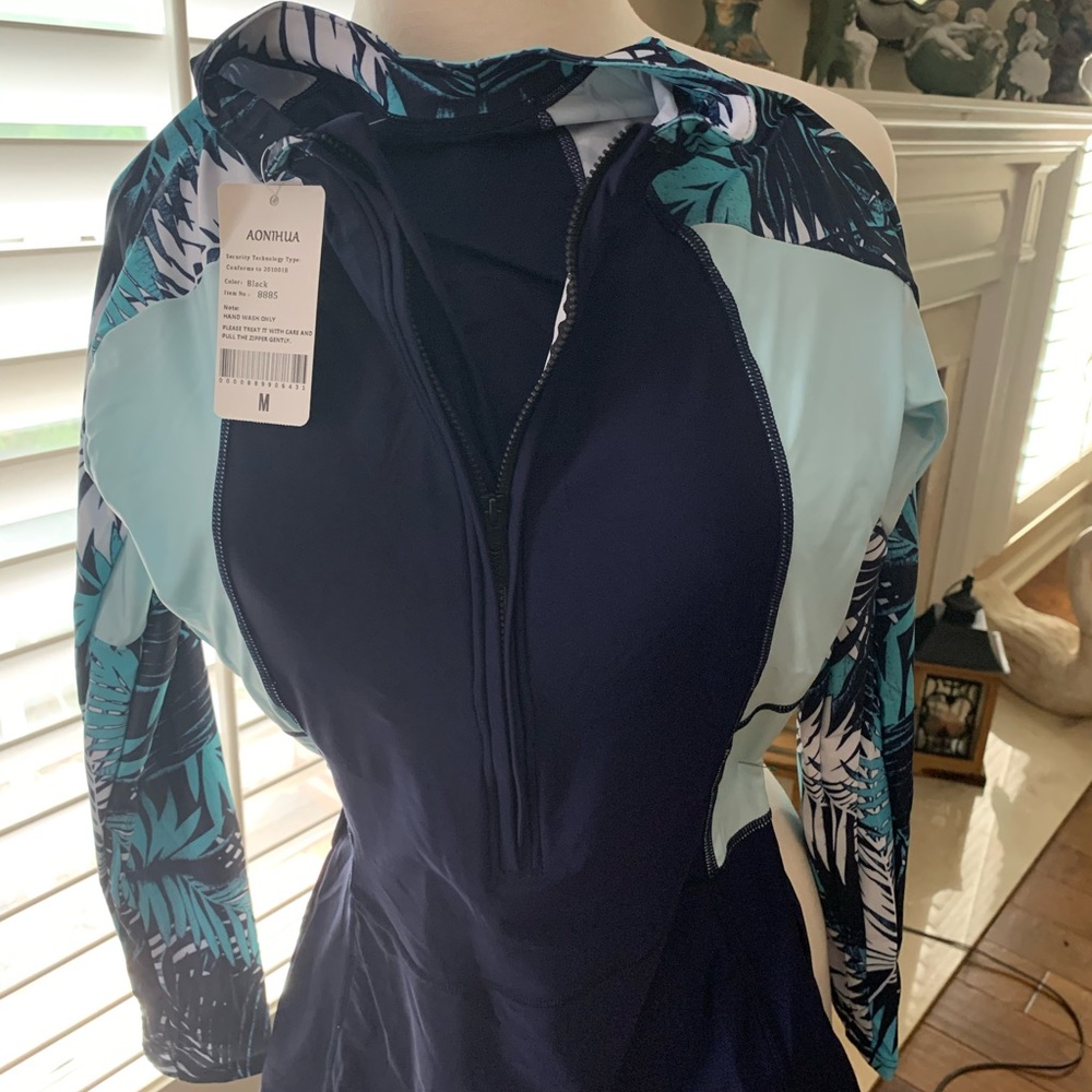 Really cute Aonihua zip up, boy leg , long sleeve navy with white print